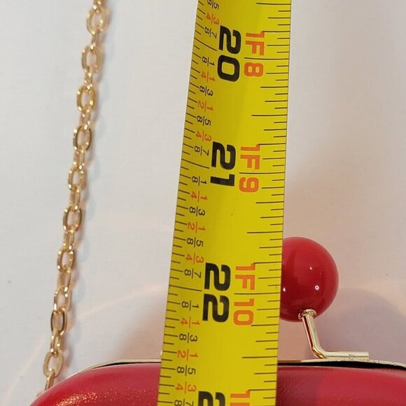 Adorable Elizabeth Arden Red Clutch / Crossbody Bag w Gold Chain - Picture 9 of 13
